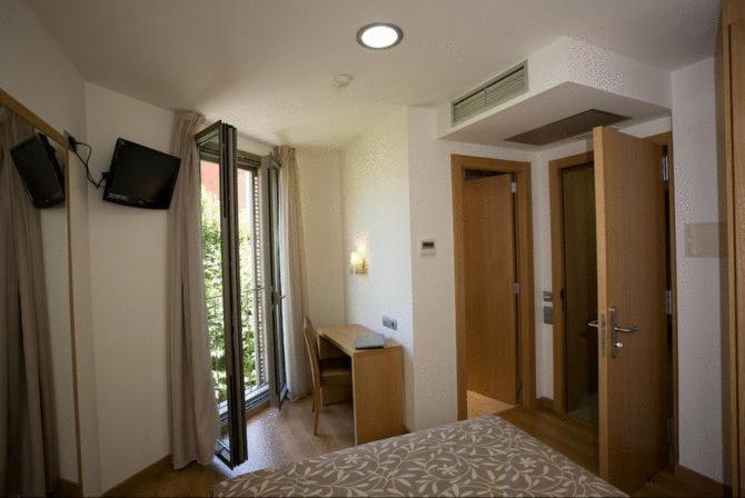 Hostal Rambla Сан-Бой-да-Любрагат Екстер'єр фото